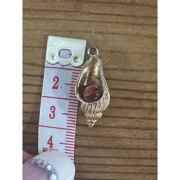 Vintage Gold Shell Pendant with Real Goldstone - Picture 7 of 7